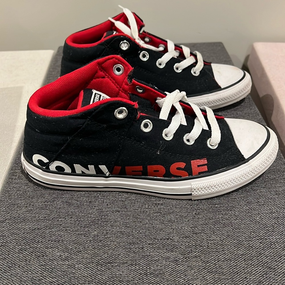 Converse big kids size 4